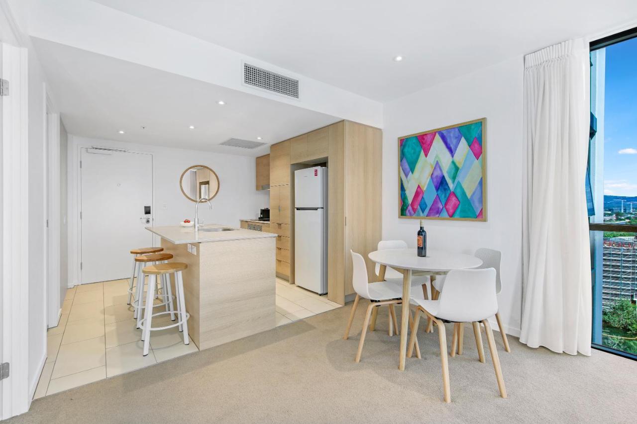 The Eureka Gold Coast Residence On Broadbeach エクステリア 写真